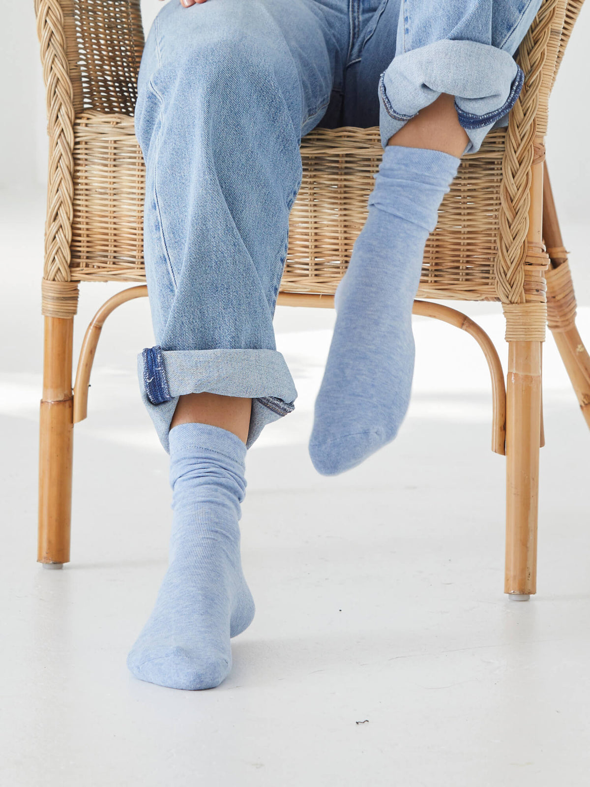 Ladies Cushion Foot Crew Socks in Powder Blue