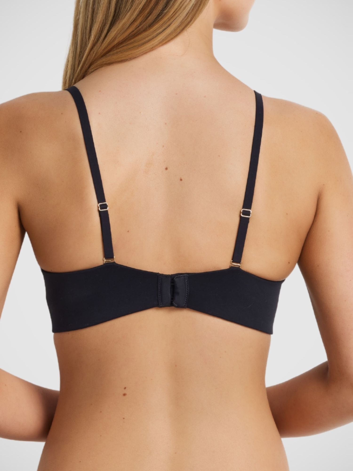 Memory Strapless Bra in Black, non-crease memory foam strapless bra wide wing elastic, model Milla front view