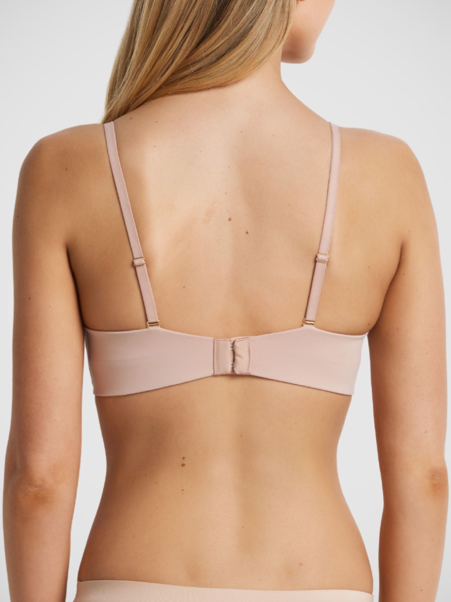 Memory Strapless Bra in Warm Taupe, non-crease memory foam strapless bra wide wing elastic, model Milla front view