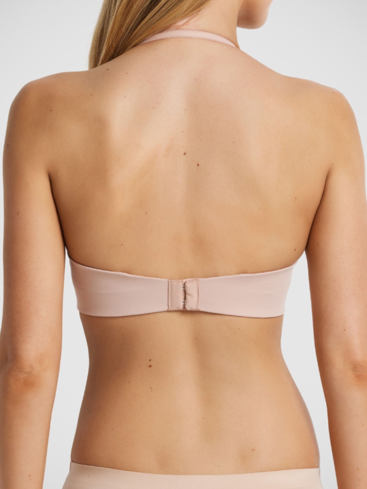 Memory Strapless Bra in Warm Taupe, non-crease memory foam strapless bra wide wing elastic, model Milla front view