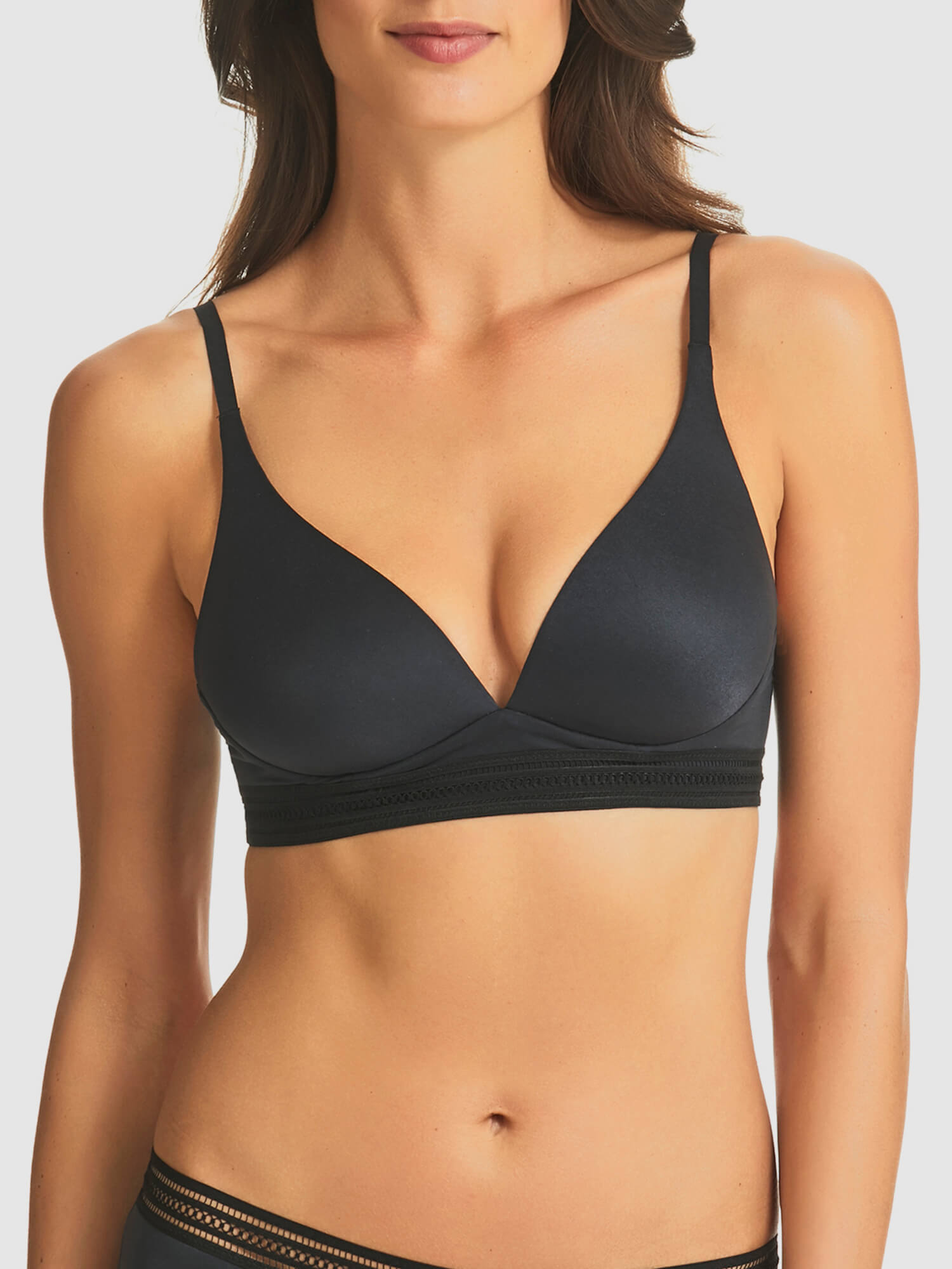 Calculator suggested 46D. The bra is empty at the top as I have no volume  in upper part of breasts. Need help as too embarrassed to be sized in  store. : r/ABraThatFits